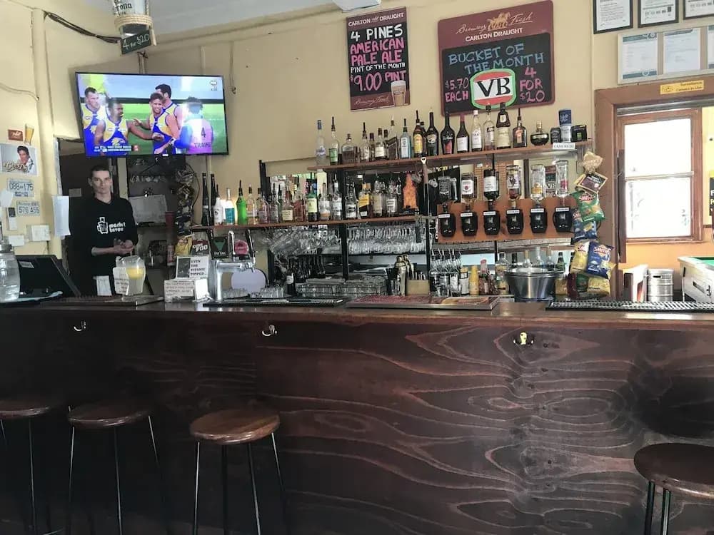 Market Tavern - Hostel and Bar - photo 21