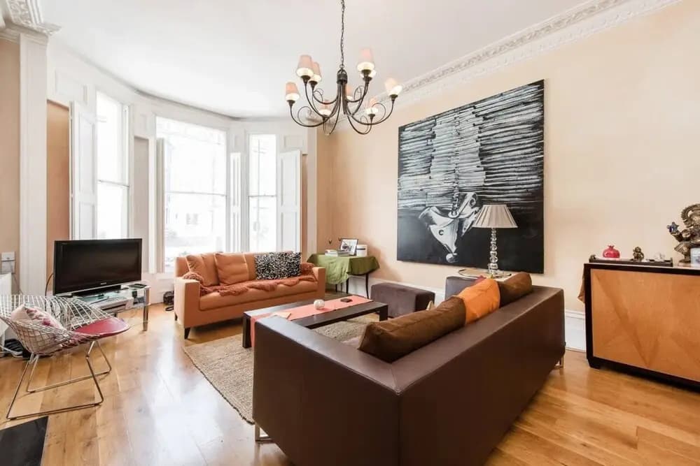 Inviting 1BD Hideaway Kensington Olympia! - photo 11