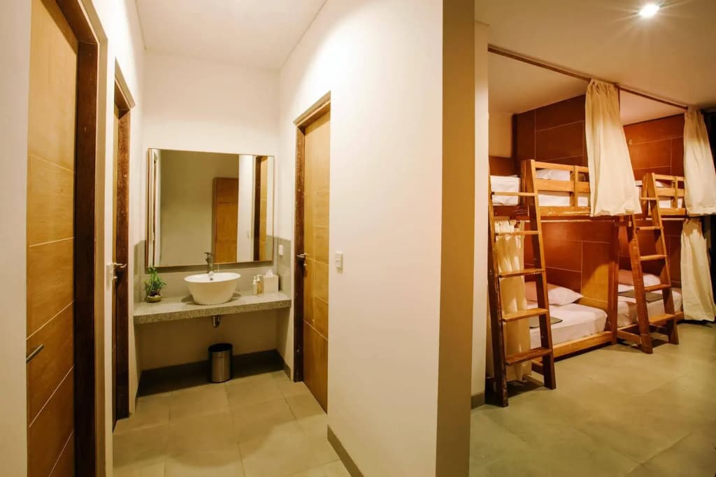 Lokal Bali Hostel - photo 9