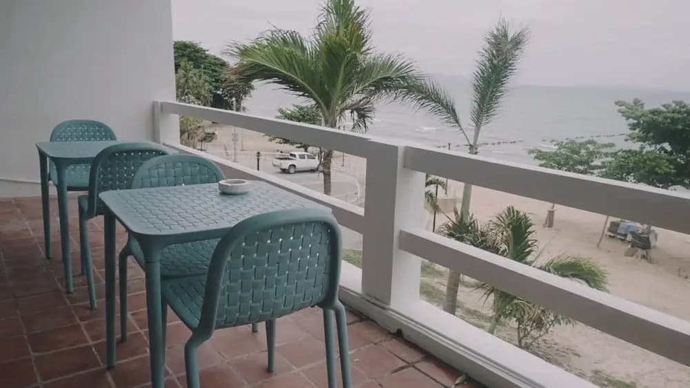 Dojo Pool Villa Beachfront - photo 20