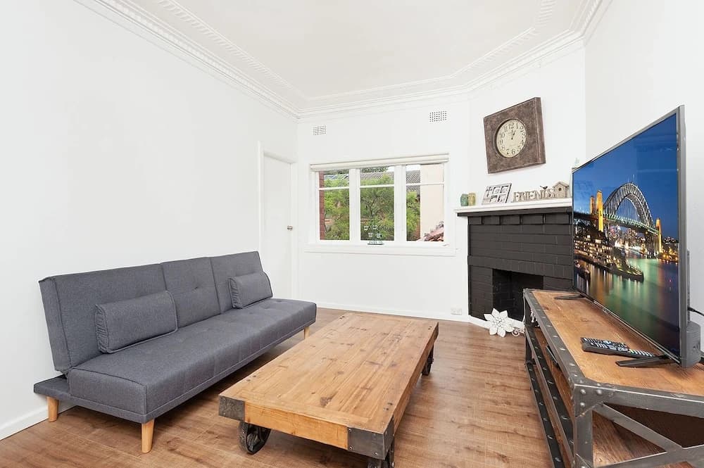 Newly Renovated Apt Close to CBD Unit 2 - photo 7