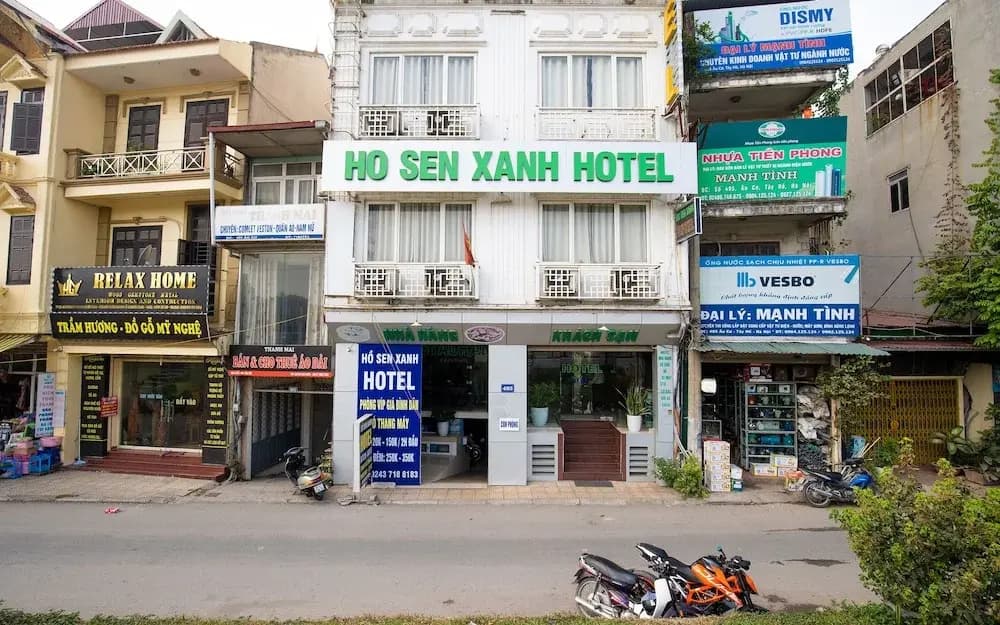Ho Sen Xanh Hotel - photo 1