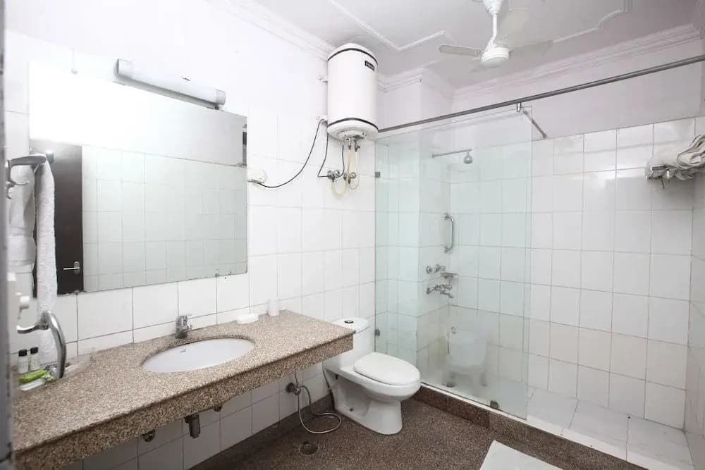 OYO 358 Hotel Golden Leaf - photo 10