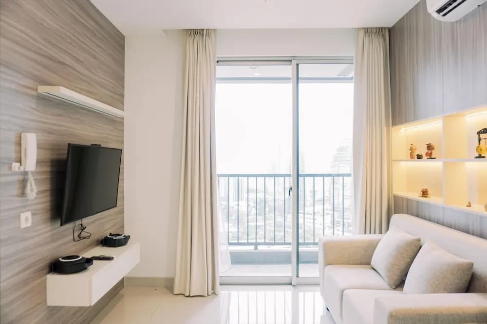 Spacious And Warm 2Br At Ciputra World 2 Apartment - photo 7