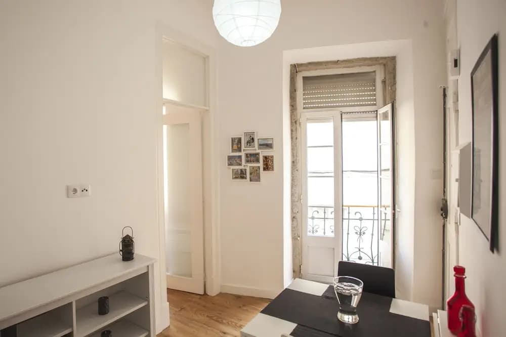 Cool Lisbon Apartment - photo 13
