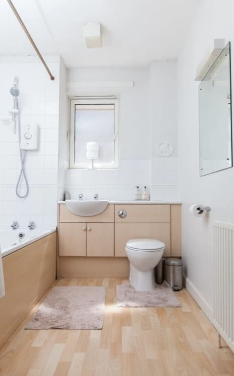 Bright, Modern 2BR Flat for 3 With Parking - photo 7
