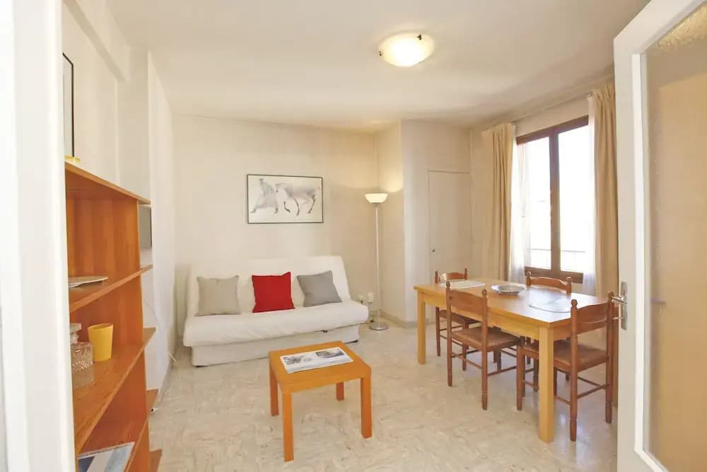 Grand Studio 30m² En Centre-Ville À Nice - photo 1
