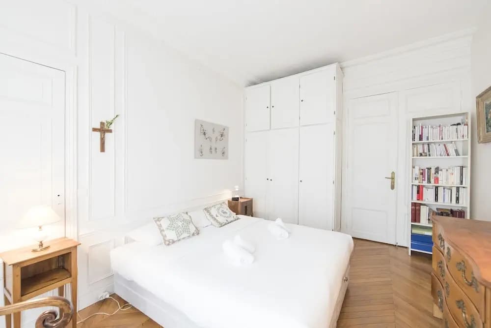 Elegance near Batignolles - main photo