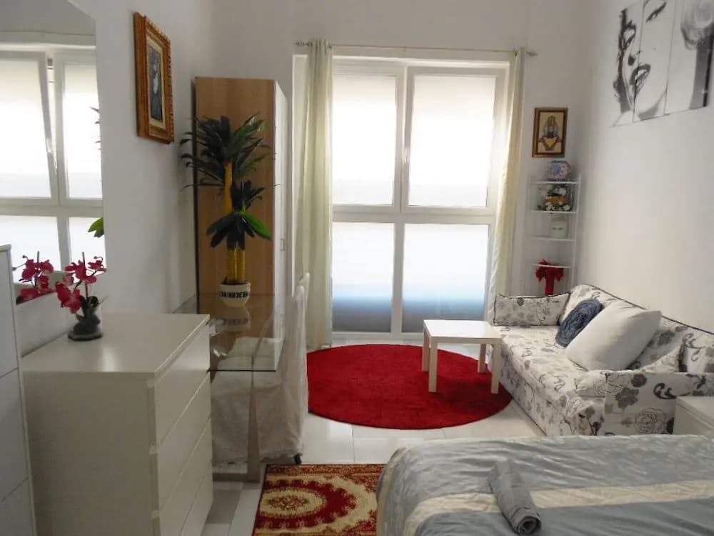 Private Room Noble in Shared Apartment - photo 1
