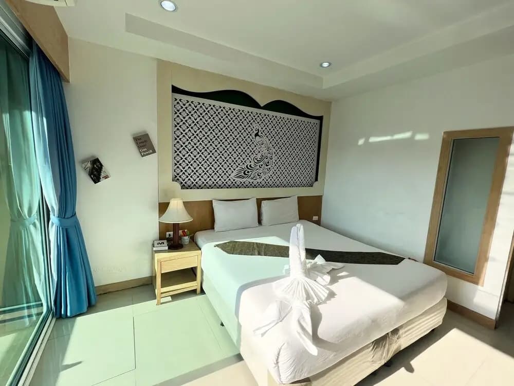 Red Sapphire Hotel - photo 4