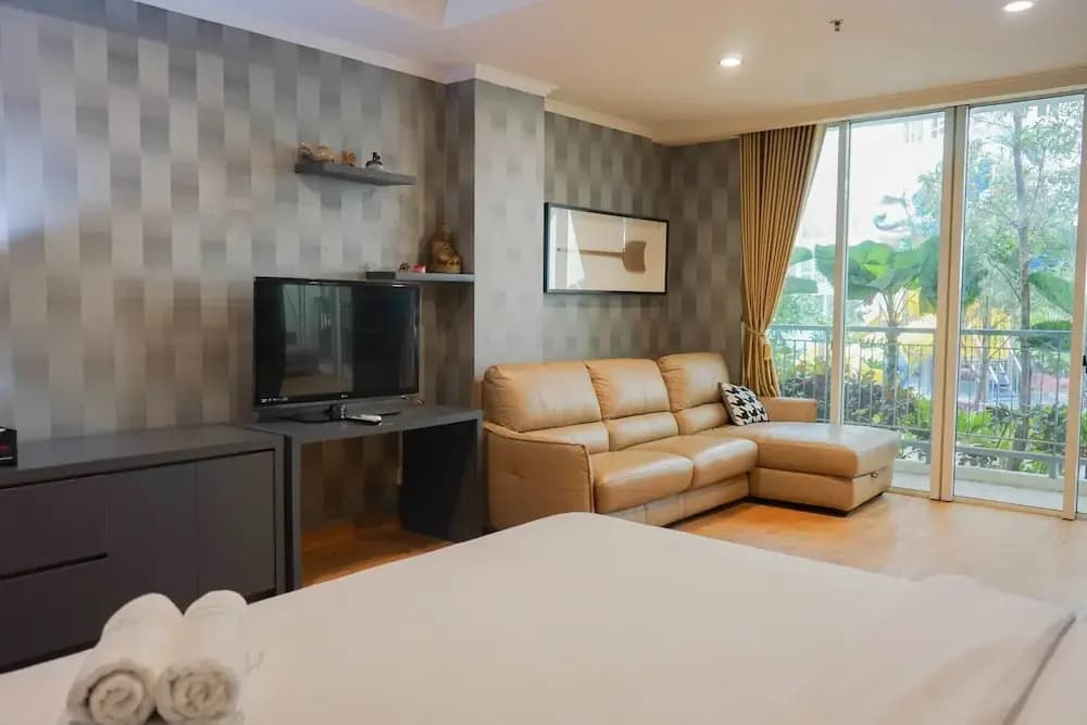 Spacious Studio with Sofa Bed @ Ancol Mansion Apartment - photo 4