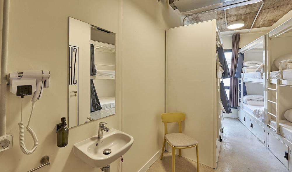 HostelFly Madrid Airport - photo 9