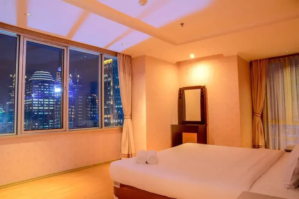 Spacious FX Residence with Mall Access - main photo