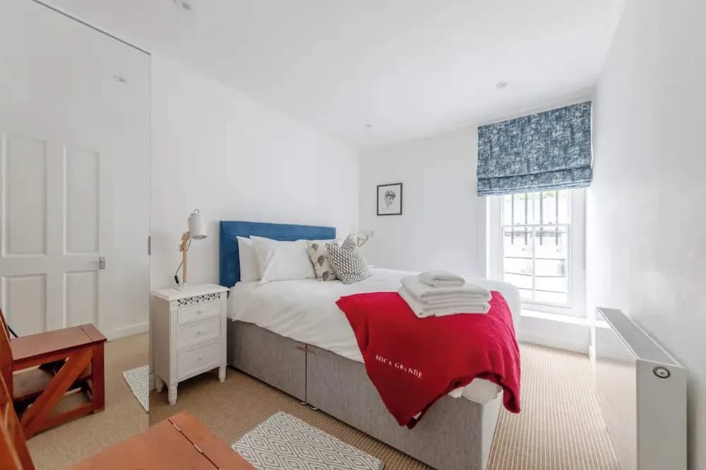 Beautifully Refurbished 2BD Flat- Clapham - photo 4