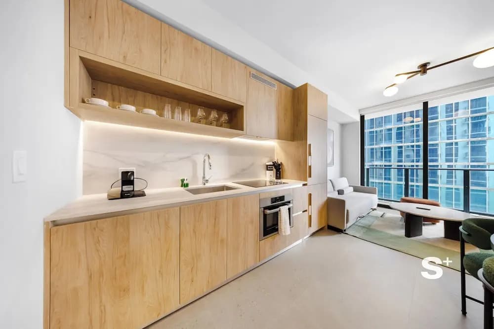 Modern Condo in DTW Miami - Gym & Pool - photo 33