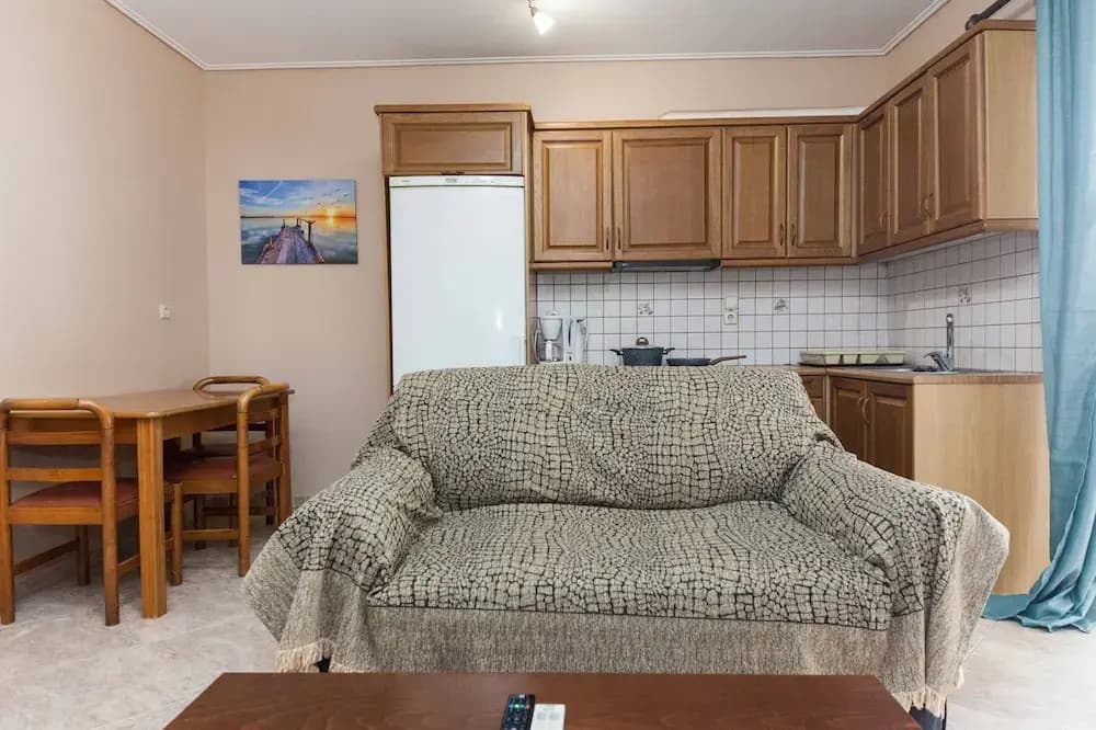 Vironas Delight 1Bd Apt w Lovely Balcony - photo 15