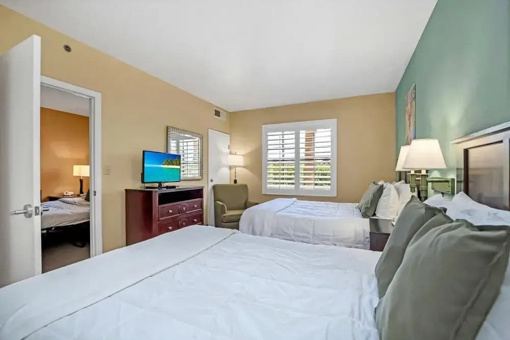 Near Disney - 1BR With Two Queen Beds - With Shared Pool and Hot Tub - photo 3