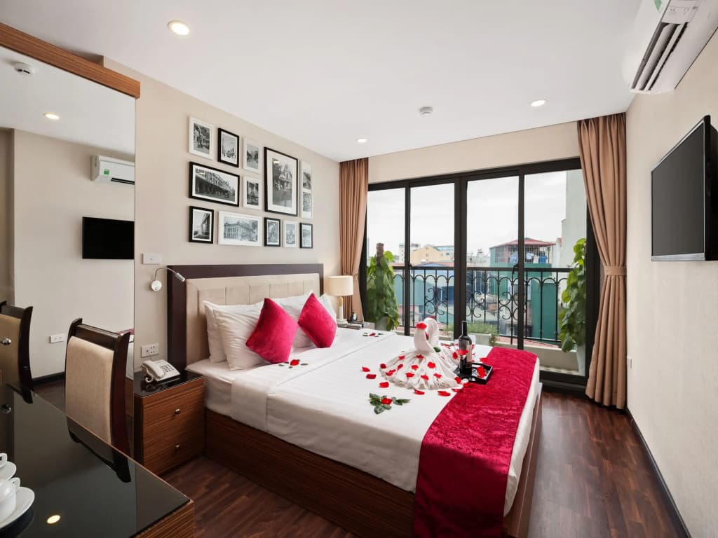 Golden Moon Suite Hotel - photo 2