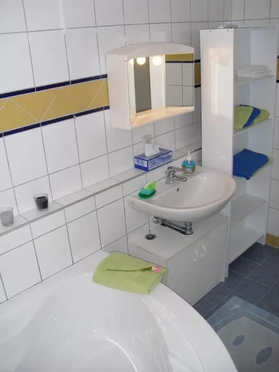 Serviced Apartment with Sunny Balcony - photo 10
