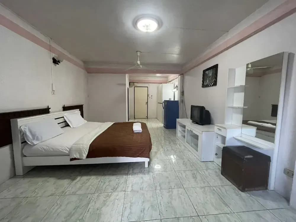 OYO 75494 President Apartment - photo 4