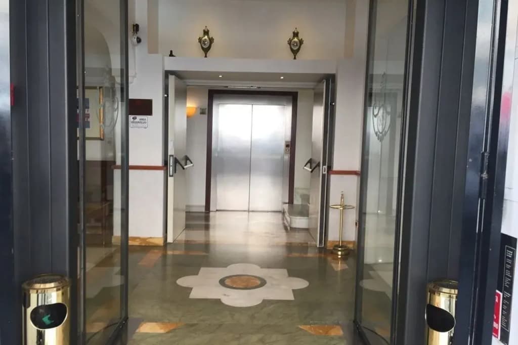 Hotel Borromeo - photo 13