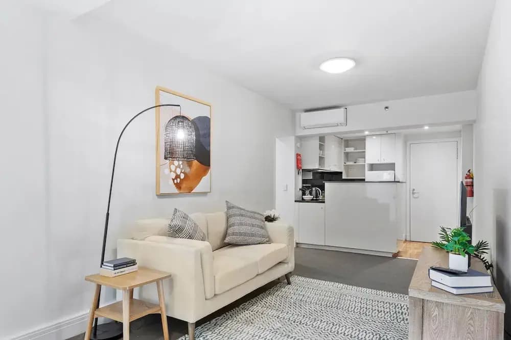 Chic 1-bed Apartment Steps From Shopping Street - photo 5