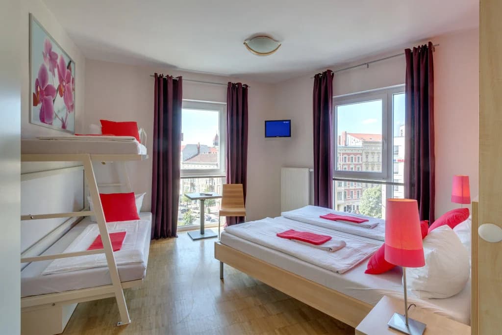 Meininger Berlin Alexanderplatz Hotel  - photo 40