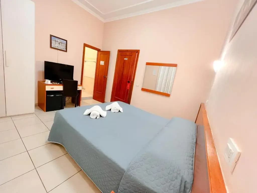 Alius And Freerome Hotel - photo 3