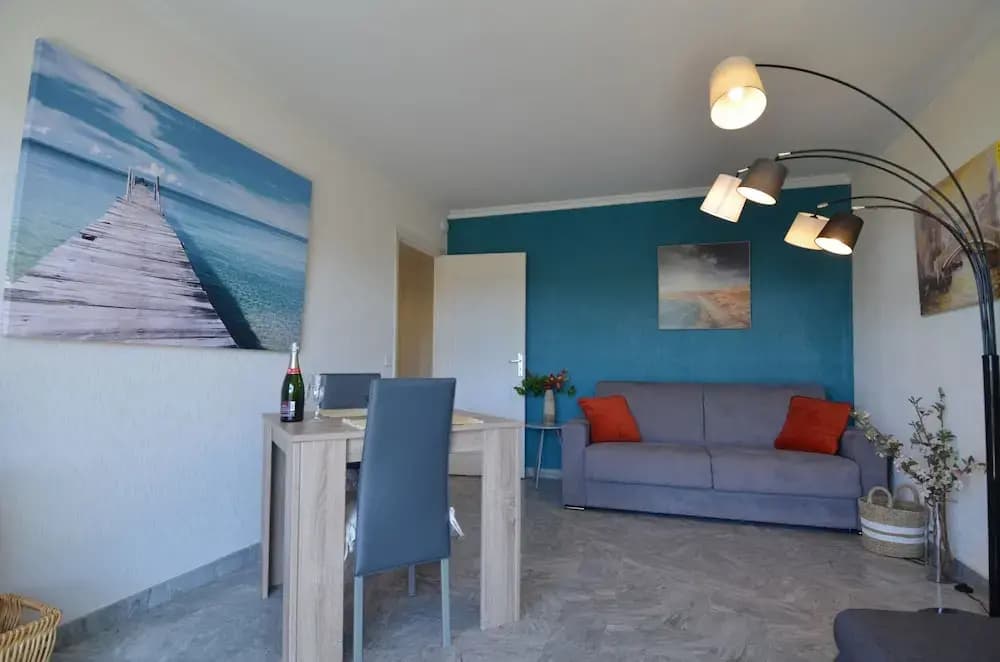 Large studio 4 persons with balcony Valrose district in Nice - main photo