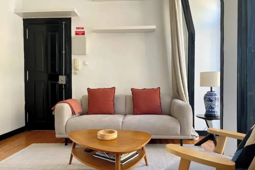 Central Hidden Gem, Rustic Modern 2 Bedroom Flat - photo 5