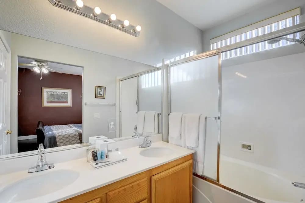 Luxurious 3BR 10min to Las Vegas Strip - photo 10