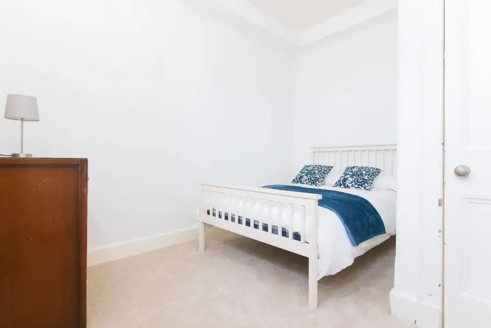 Spacious Flat With Fantastic Views - photo 3