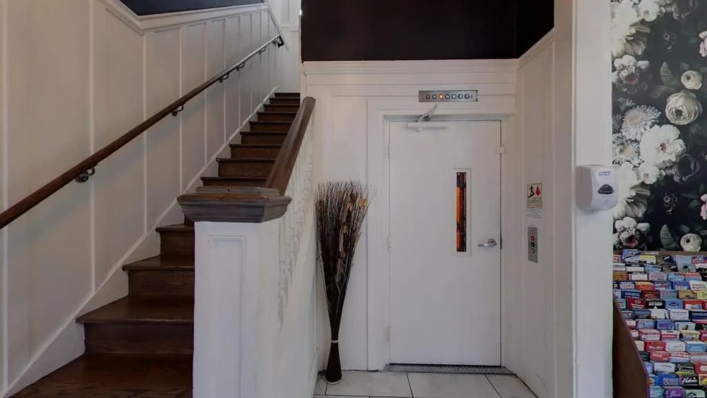 Warfield Hotel - photo 14