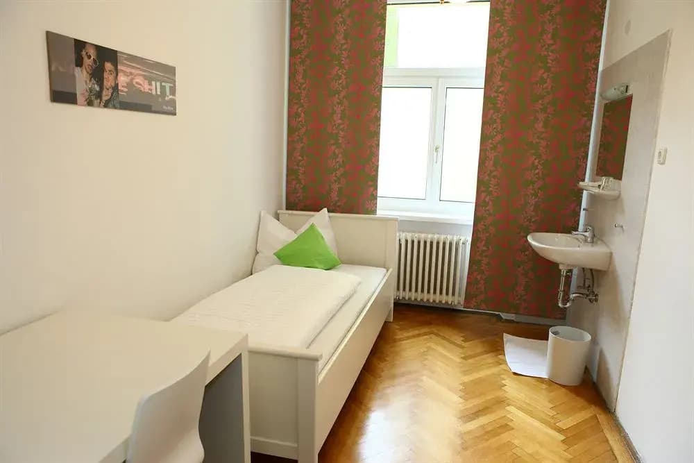 Hostel  Guesthouse Kaiser 23 - photo 4