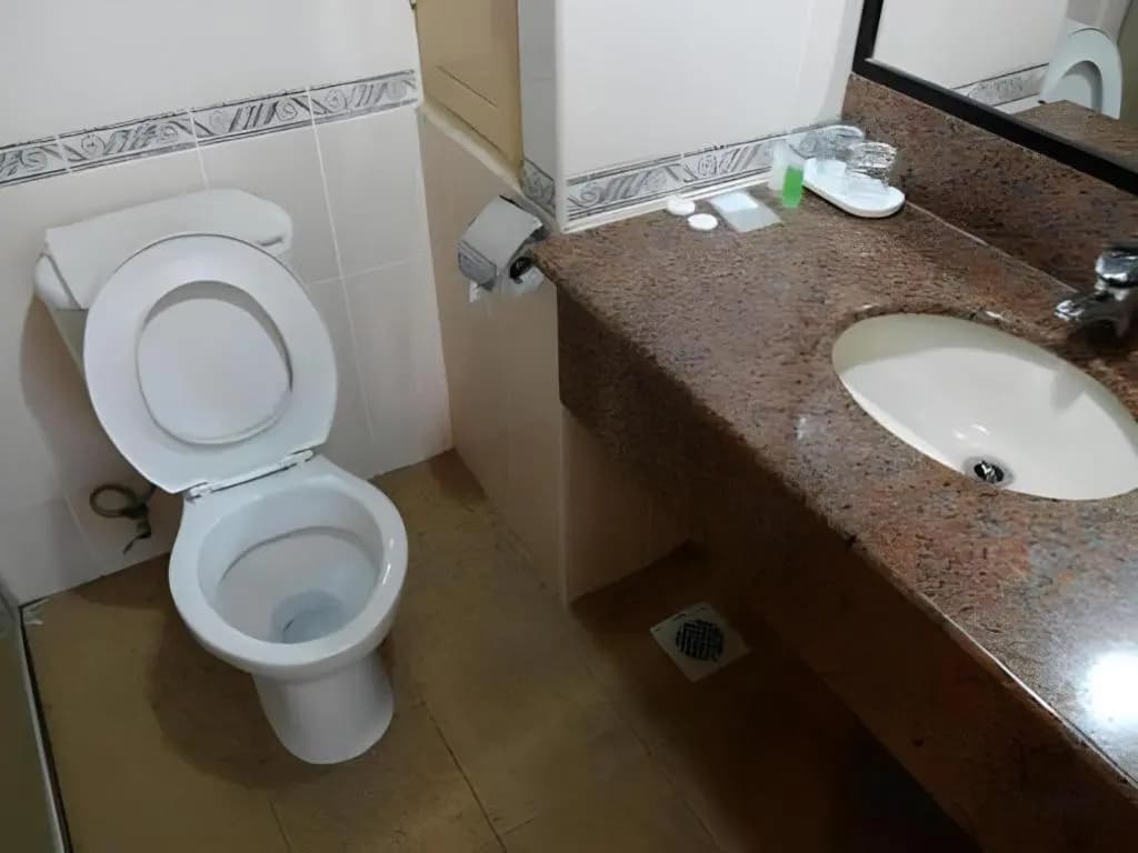 Li Hua Hotel Bintulu - photo 21