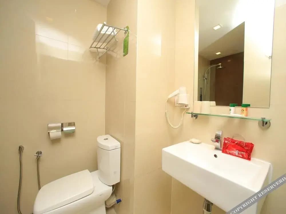 OYO 121 Frenz Hotel - photo 7