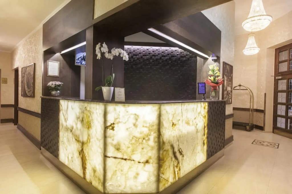 Green Garden Hotel - photo 2