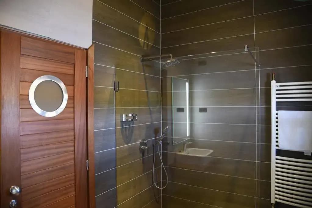 Vogue Apartments Room - photo 9