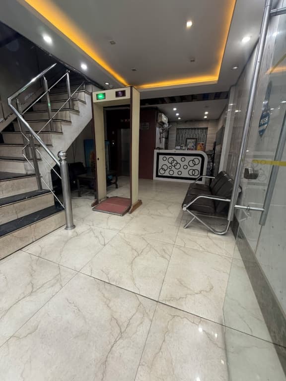 Hotel om international - photo 1