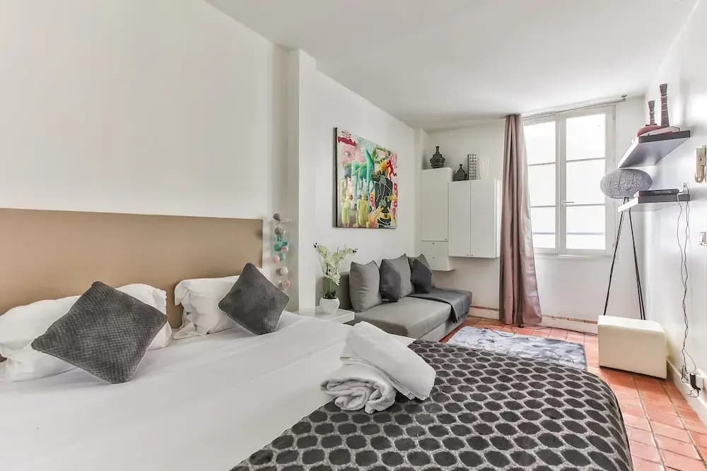 26 - Best Studio of Montorgeuil District - photo 4