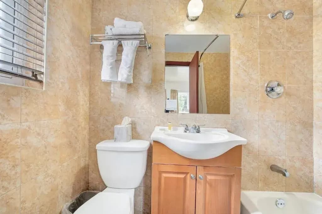 Travelodge by Wyndham Miami Biscayne Bay - photo 9