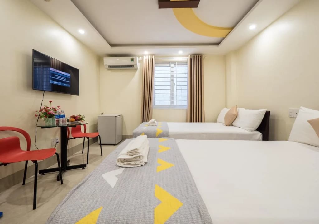 Johnny Hotel - photo 2