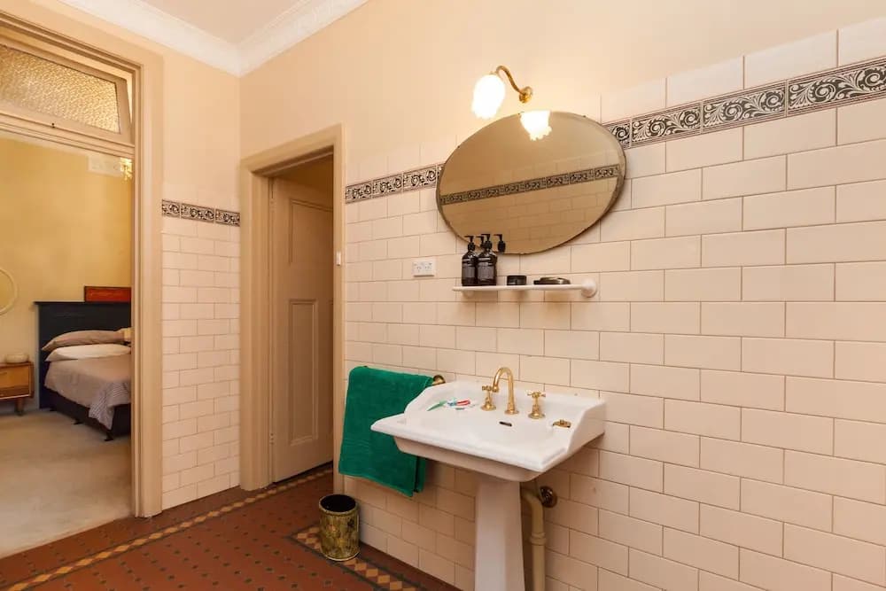 MADELINE, 1BDR Fitzroy Apartment - photo 7