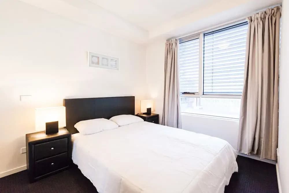 WESLEY, 2BDR Carlton Apartment - main photo