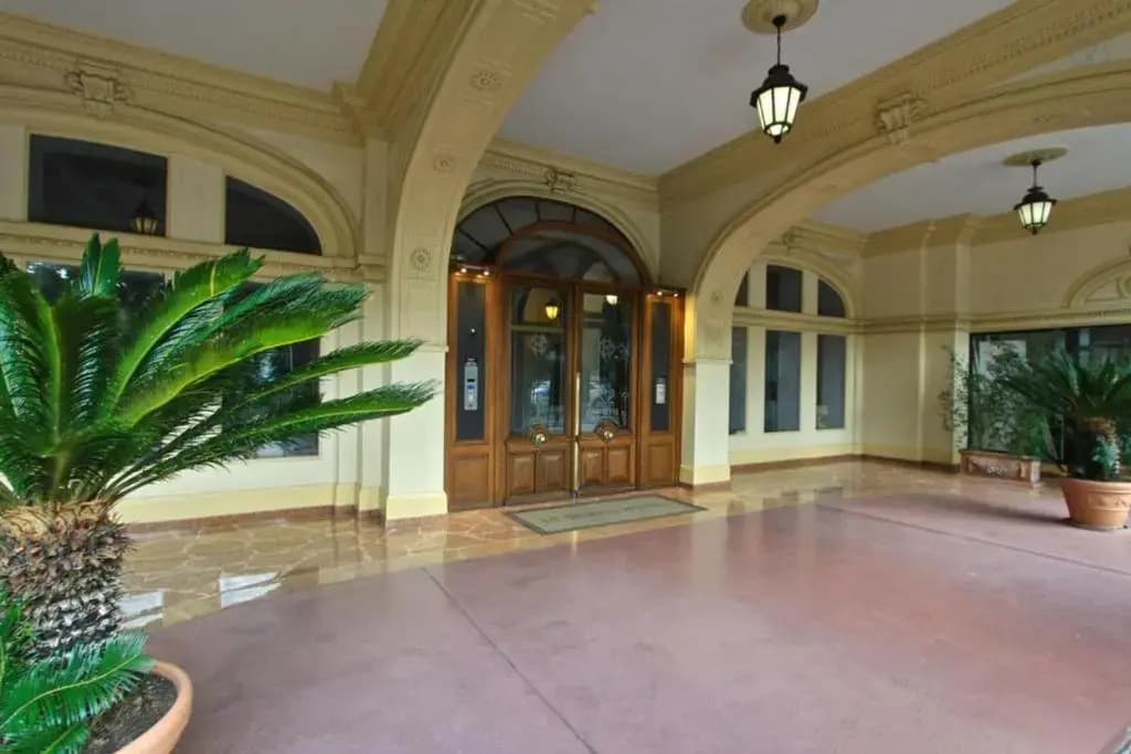 GRAND HÔTEL City Center at 2 minutes walk from the beach - photo 2