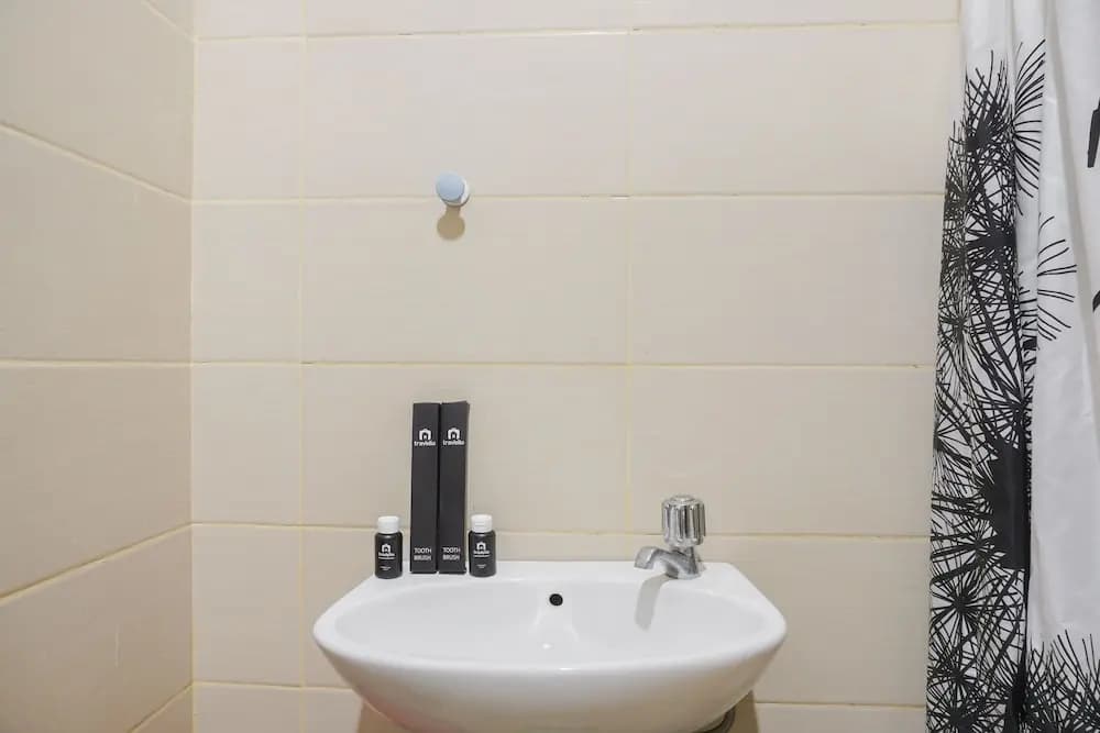 Minimalist And Homey 1Br At Belmont Residence Puri Apartment - photo 7