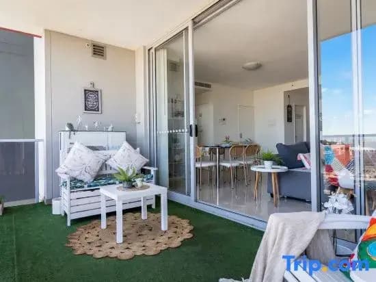 Lovely 2 Bed 2 Bath Apartment | Free Parking | Walk to Train - photo 5