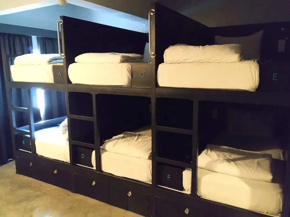 Illuminate Boutique Hostel - photo 4