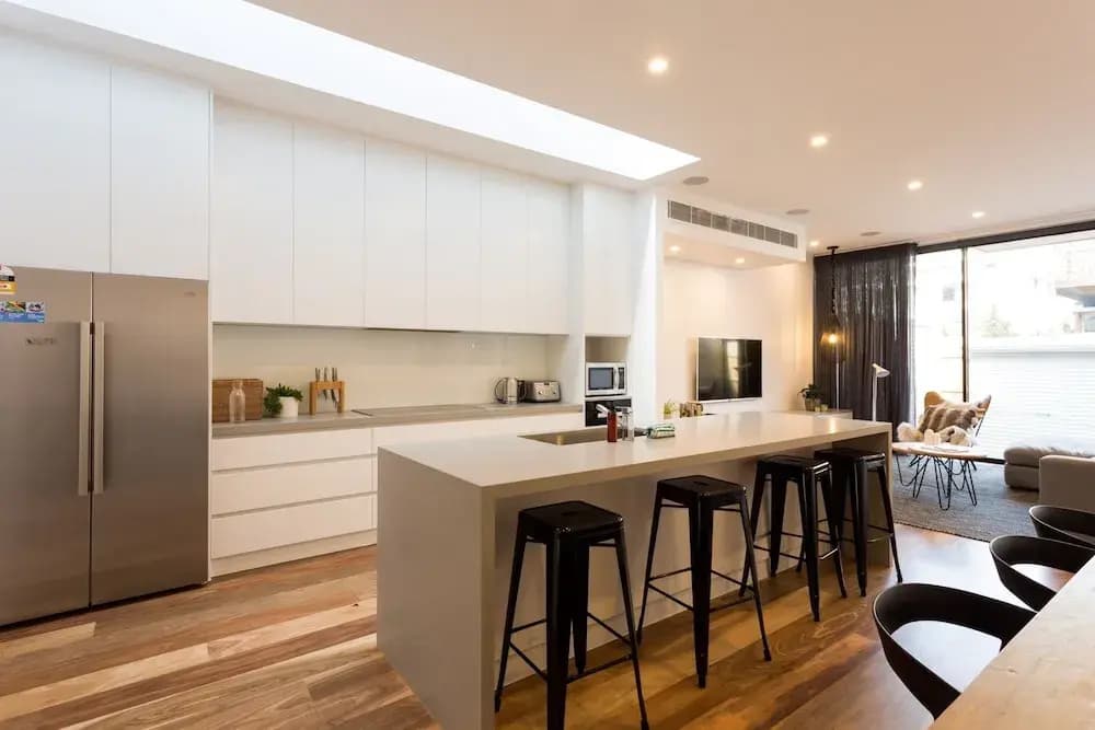 LOLA Sophisticated 3 Level Stunner with Private Rooftop - photo 17