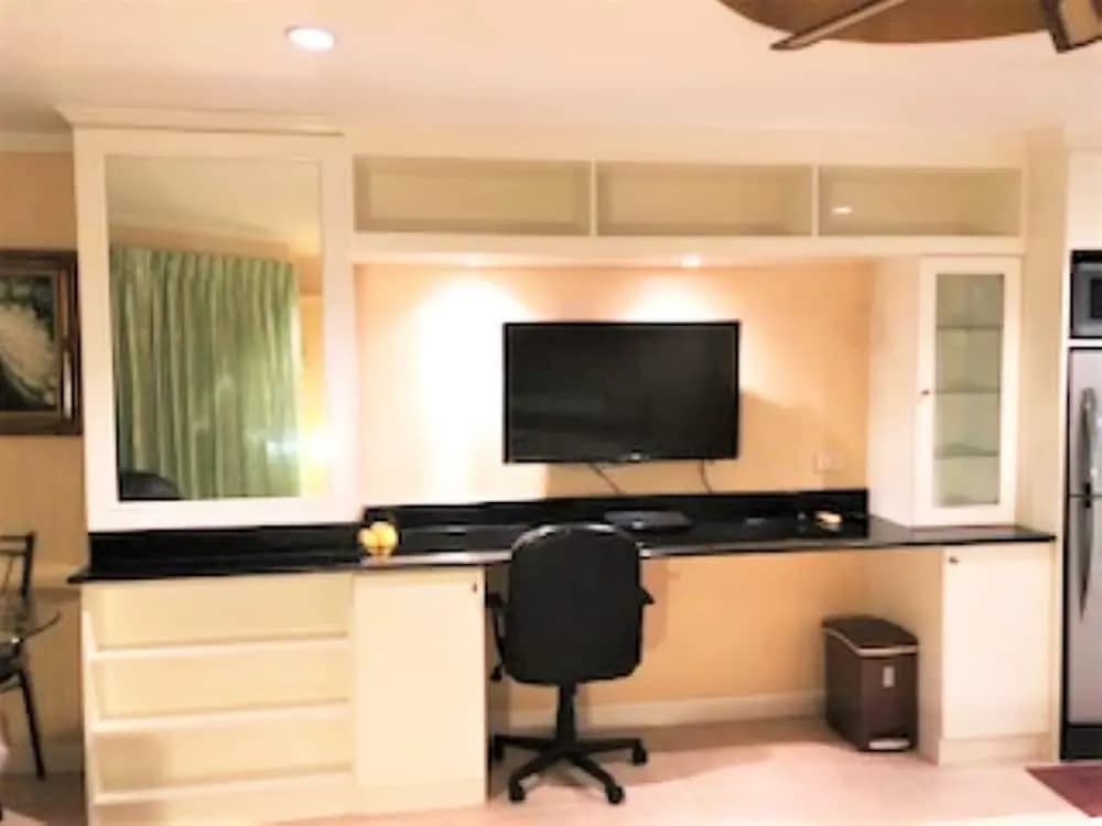 Jomtien Thip Condotel - photo 15